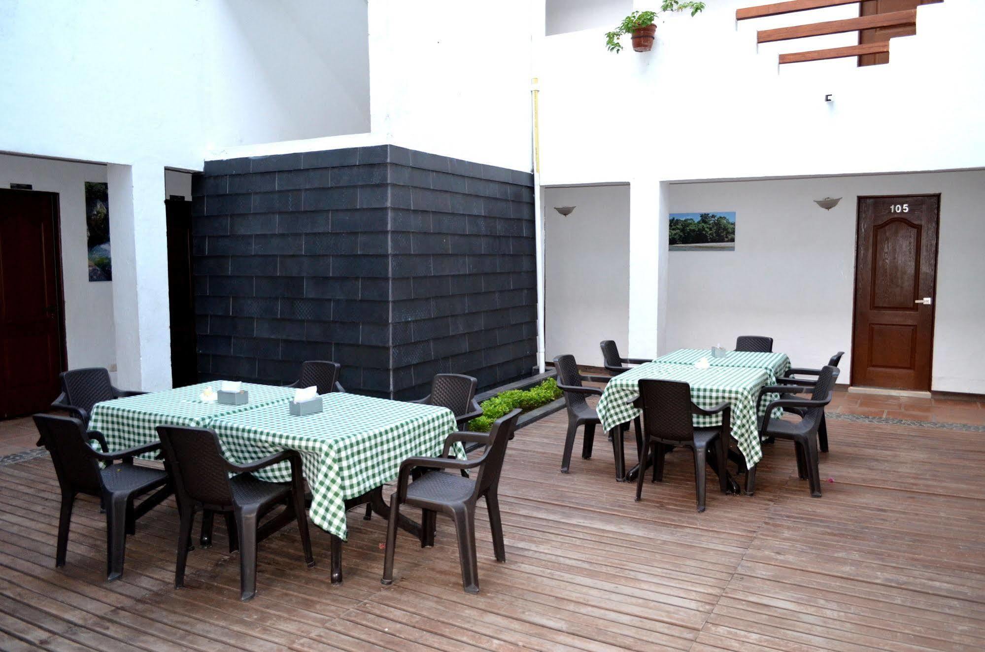 Hotel Aldea Plaza Doradal Buitenkant foto